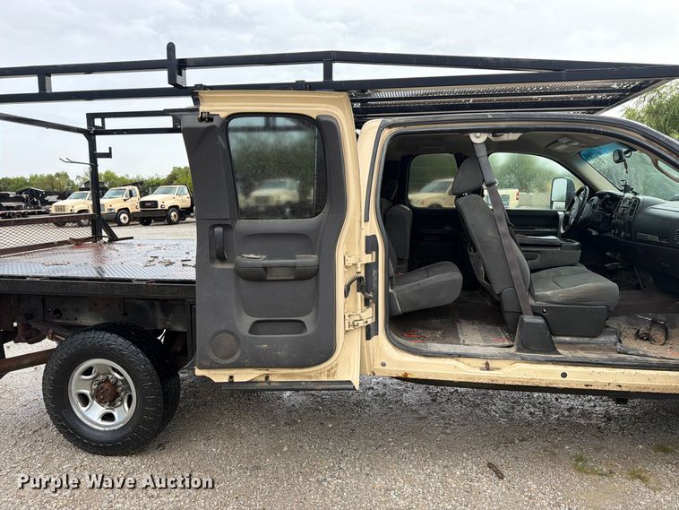image for item FK3460 2008 Chevrolet Silverado 2500HD Ext. Cab flatbed pickup truck