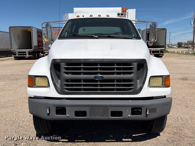 image for item FK3711 2002 Ford F750 Super Duty utility / service truck