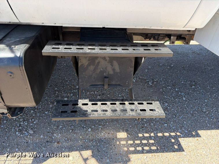 image for item FK3711 2002 Ford F750 Super Duty utility / service truck