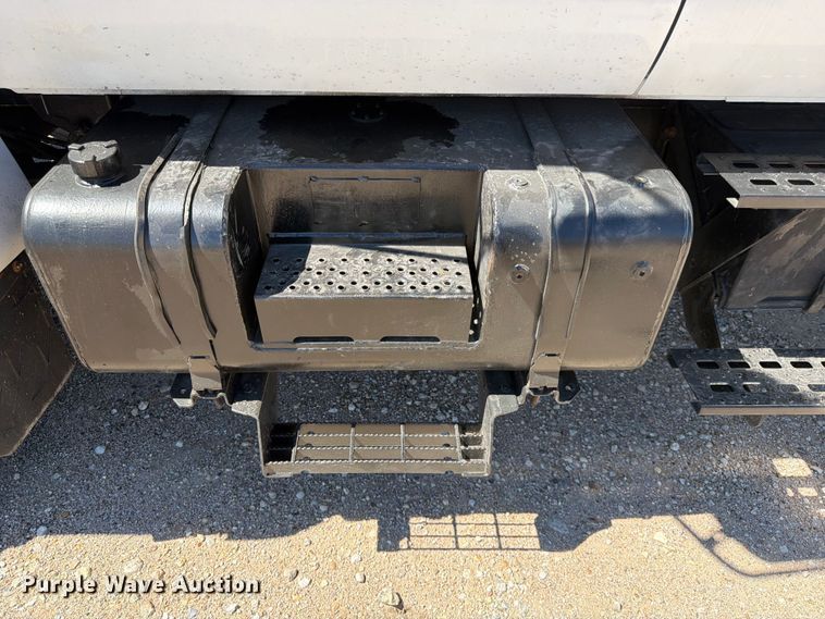image for item FK3711 2002 Ford F750 Super Duty utility / service truck