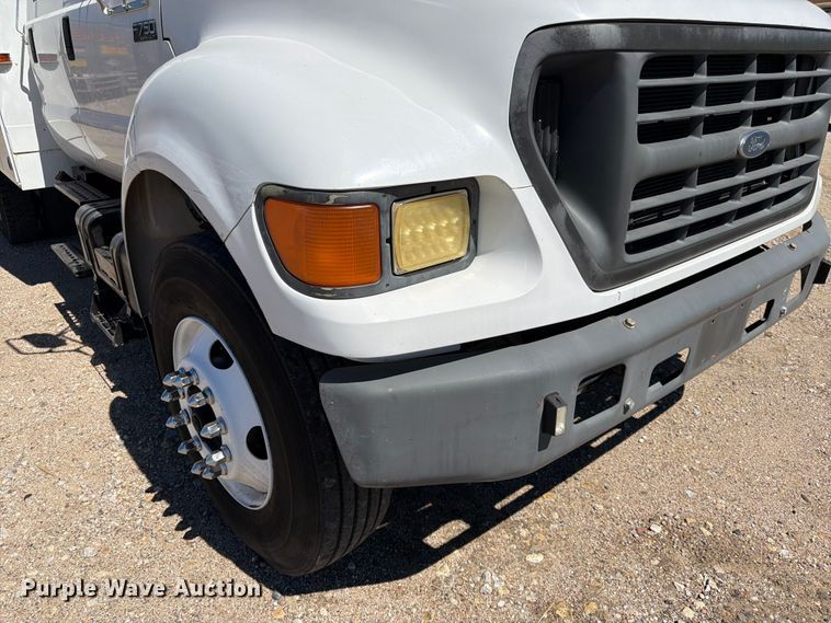 image for item FK3711 2002 Ford F750 Super Duty utility / service truck