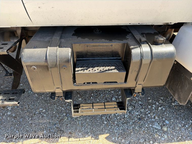 image for item FK3711 2002 Ford F750 Super Duty utility / service truck