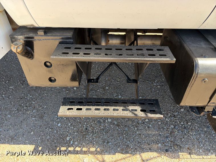 image for item FK3711 2002 Ford F750 Super Duty utility / service truck