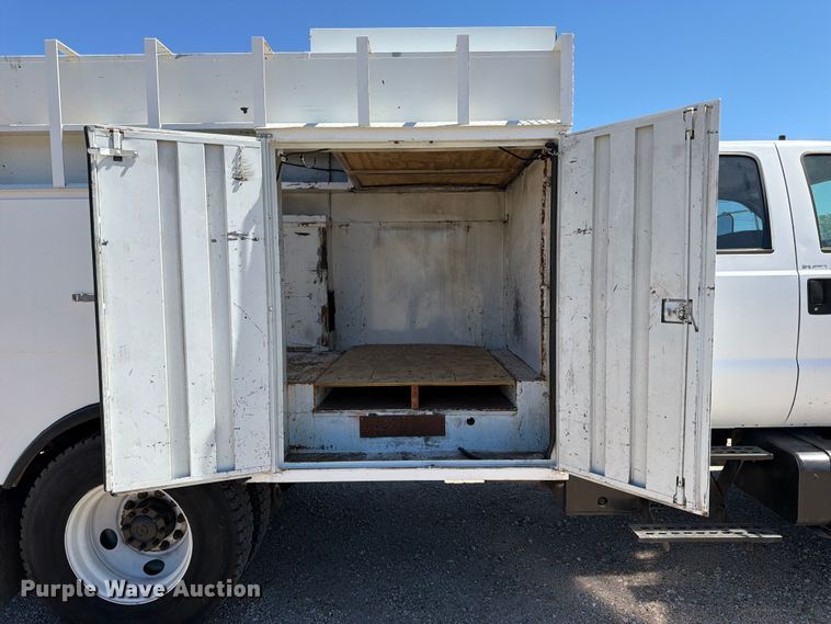 image for item FK3711 2002 Ford F750 Super Duty utility / service truck