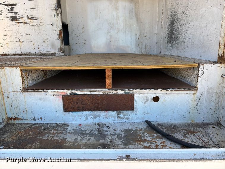 image for item FK3711 2002 Ford F750 Super Duty utility / service truck