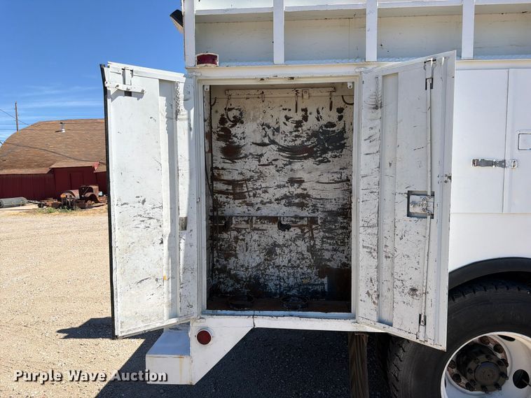 image for item FK3711 2002 Ford F750 Super Duty utility / service truck