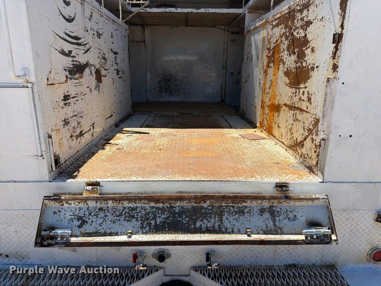 image for item FK3711 2002 Ford F750 Super Duty utility / service truck