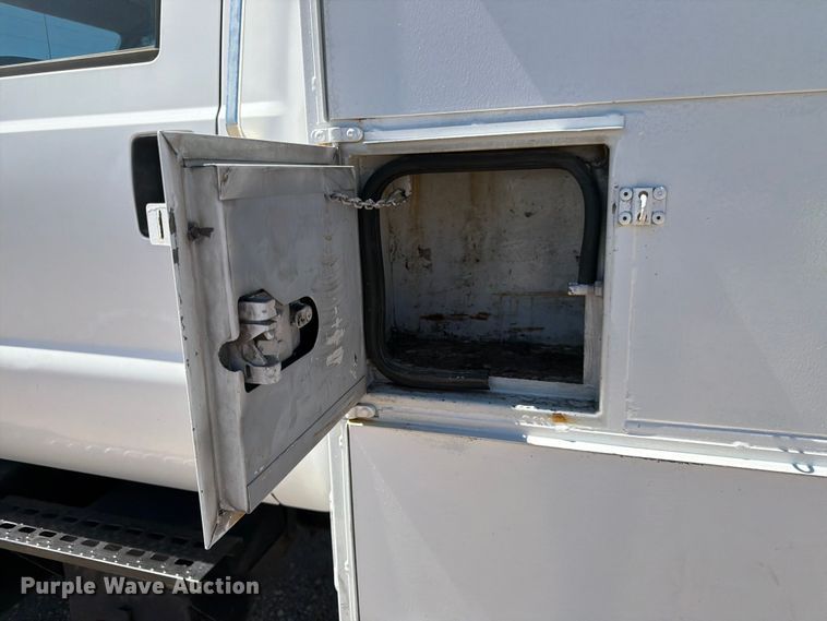 image for item FK3711 2002 Ford F750 Super Duty utility / service truck