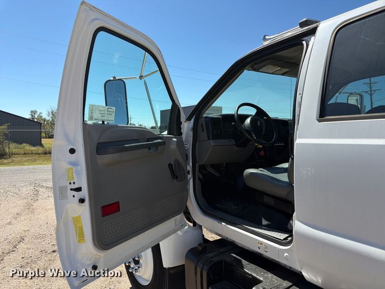 image for item FK3711 2002 Ford F750 Super Duty utility / service truck