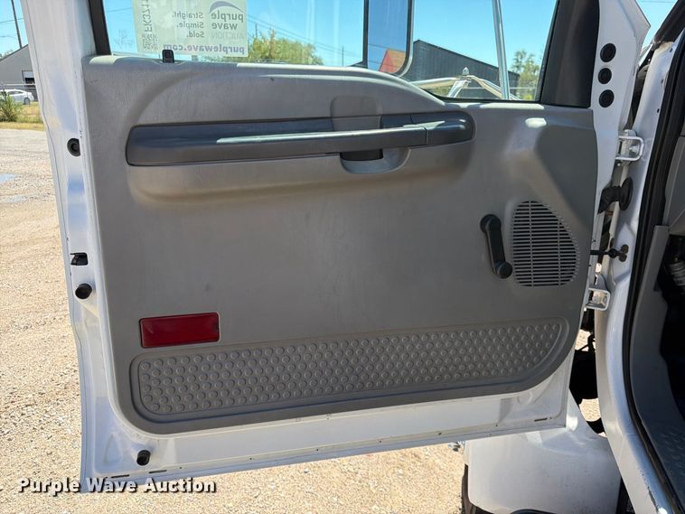 image for item FK3711 2002 Ford F750 Super Duty utility / service truck