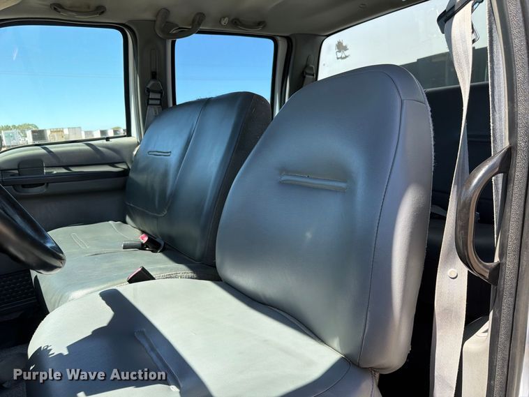 image for item FK3711 2002 Ford F750 Super Duty utility / service truck