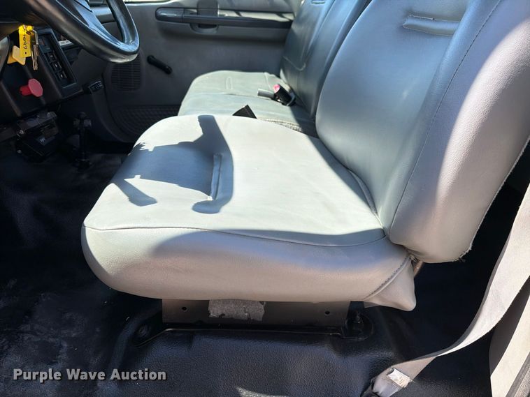 image for item FK3711 2002 Ford F750 Super Duty utility / service truck