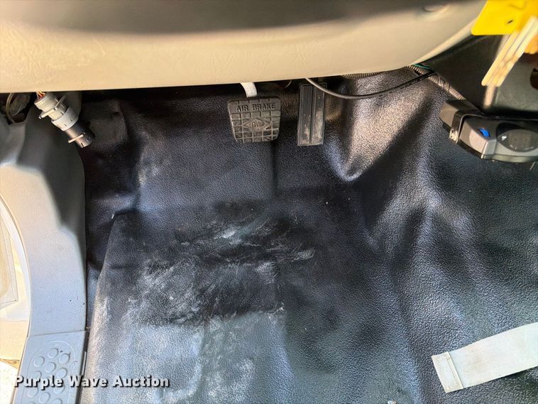 image for item FK3711 2002 Ford F750 Super Duty utility / service truck