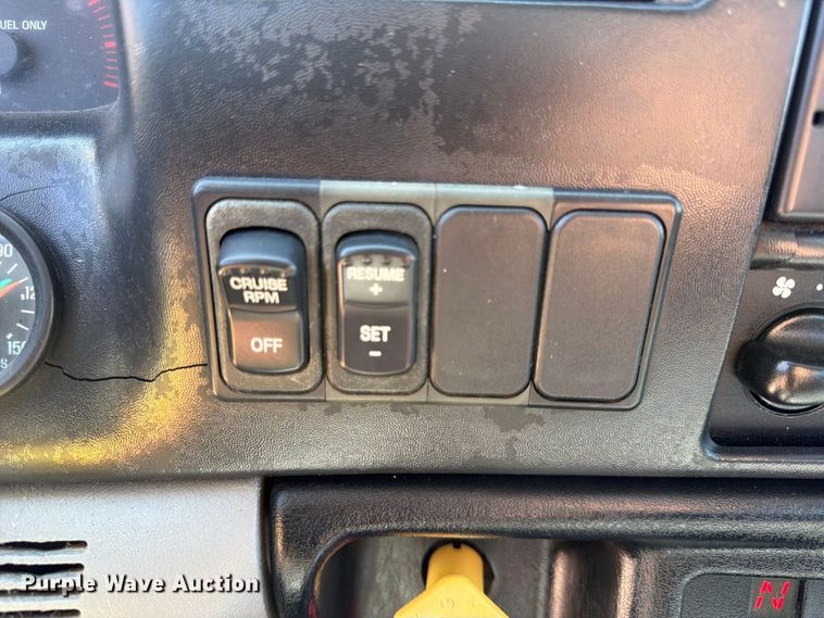 image for item FK3711 2002 Ford F750 Super Duty utility / service truck