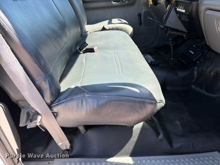 image for item FK3711 2002 Ford F750 Super Duty utility / service truck
