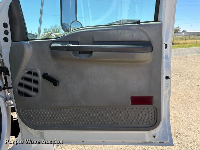 image for item FK3711 2002 Ford F750 Super Duty utility / service truck