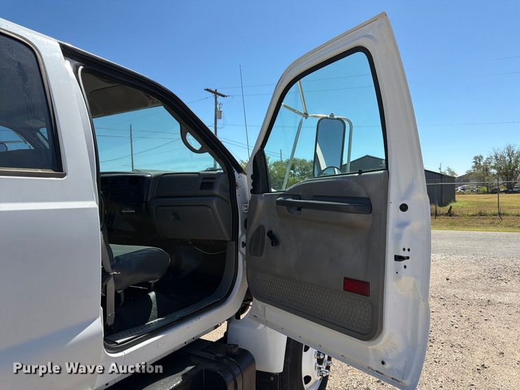 image for item FK3711 2002 Ford F750 Super Duty utility / service truck