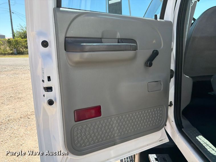 image for item FK3711 2002 Ford F750 Super Duty utility / service truck