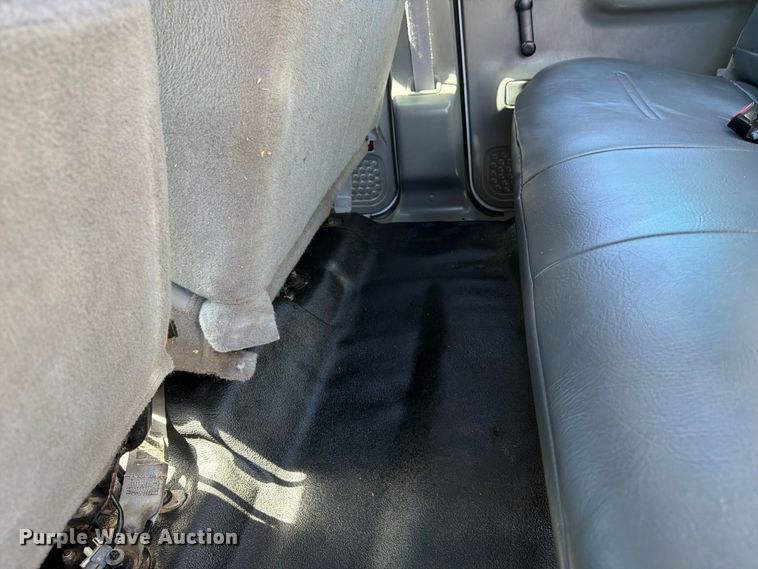 image for item FK3711 2002 Ford F750 Super Duty utility / service truck