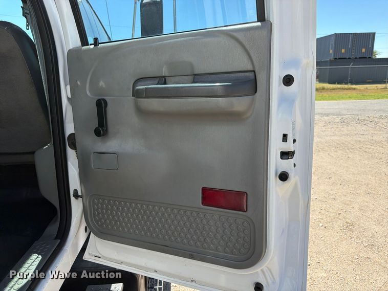image for item FK3711 2002 Ford F750 Super Duty utility / service truck