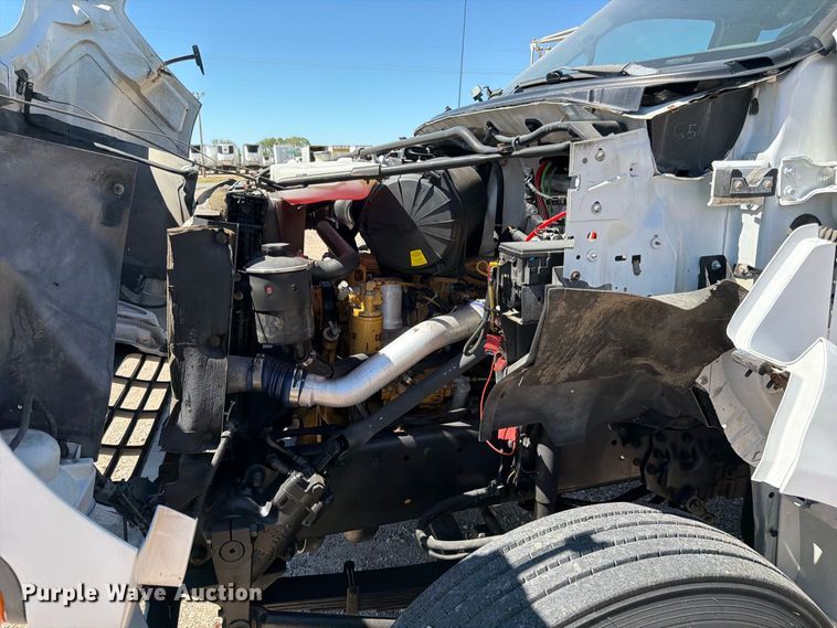 image for item FK3711 2002 Ford F750 Super Duty utility / service truck