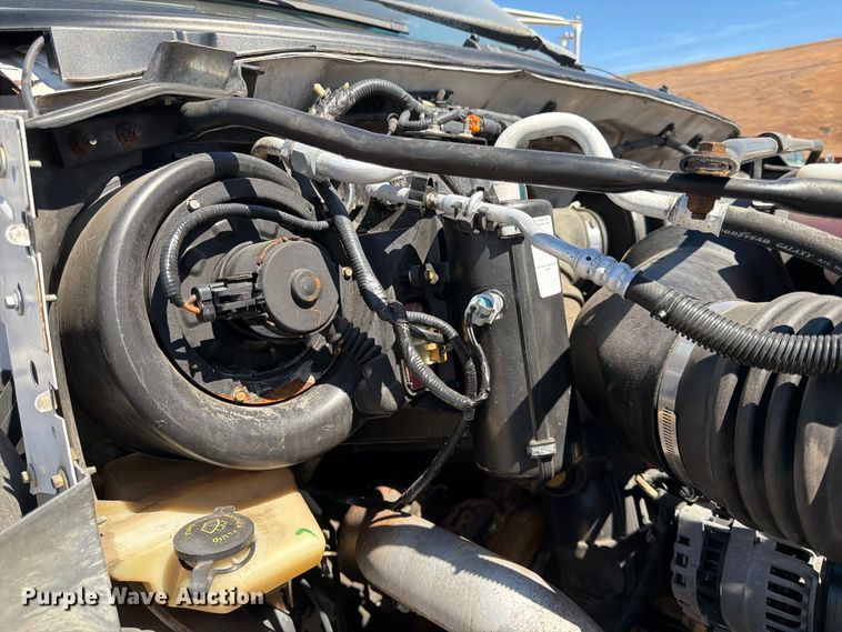 image for item FK3711 2002 Ford F750 Super Duty utility / service truck