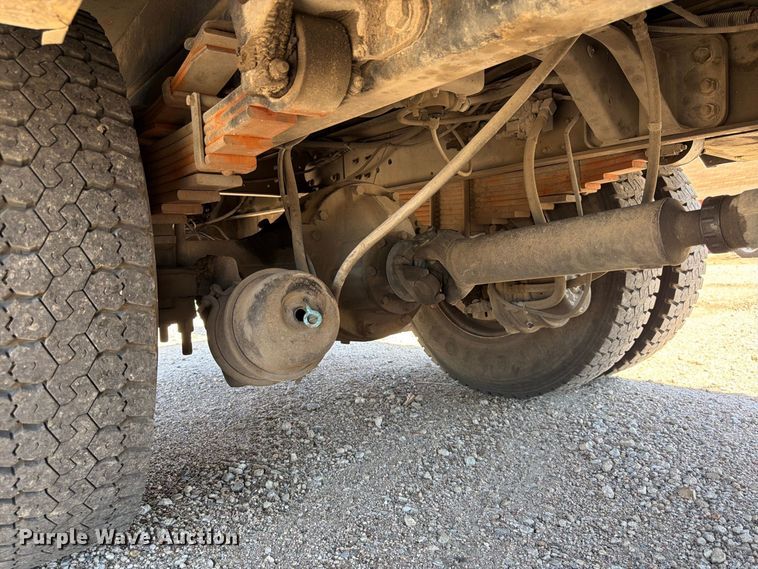 image for item FK3711 2002 Ford F750 Super Duty utility / service truck