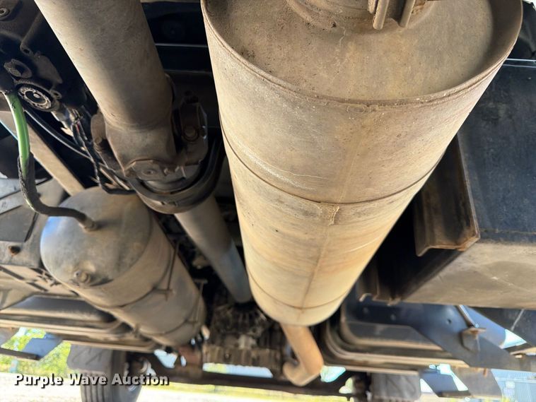 image for item FK3711 2002 Ford F750 Super Duty utility / service truck