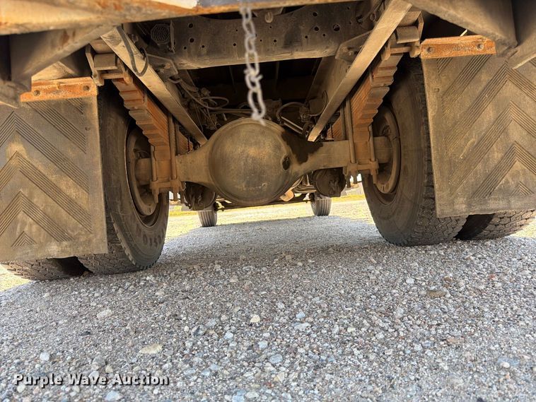 image for item FK3711 2002 Ford F750 Super Duty utility / service truck