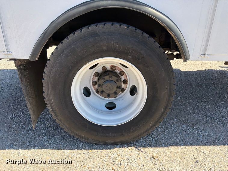image for item FK3711 2002 Ford F750 Super Duty utility / service truck