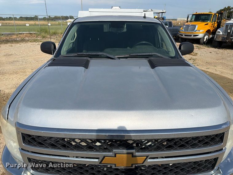 image for item FK3719 2012 Chevrolet Silverado 2500HD Ext. Cab utility bed pickup truck
