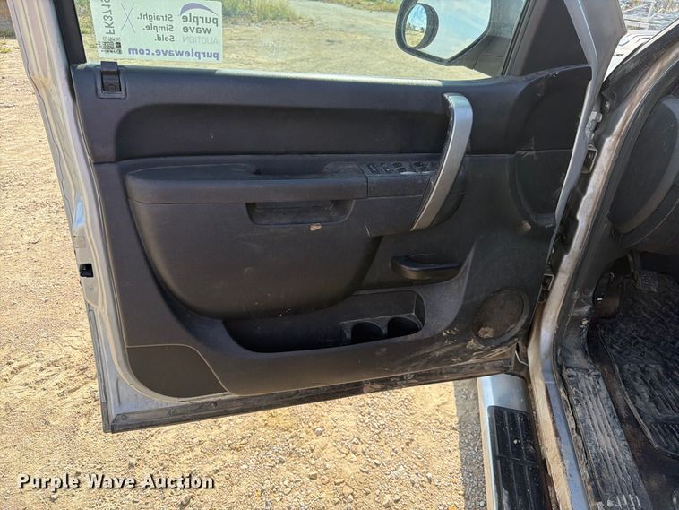 image for item FK3719 2012 Chevrolet Silverado 2500HD Ext. Cab utility bed pickup truck
