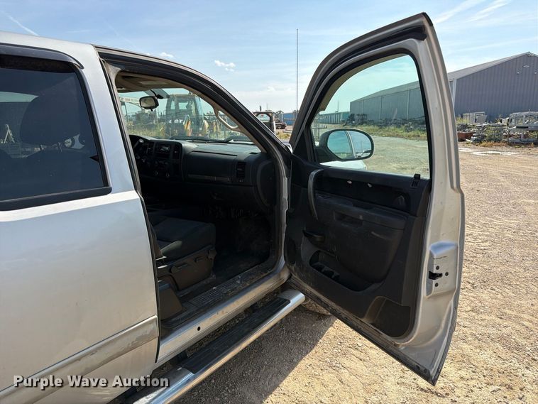 image for item FK3719 2012 Chevrolet Silverado 2500HD Ext. Cab utility bed pickup truck