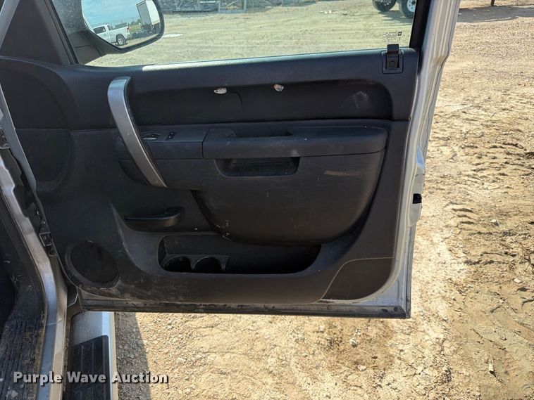 image for item FK3719 2012 Chevrolet Silverado 2500HD Ext. Cab utility bed pickup truck