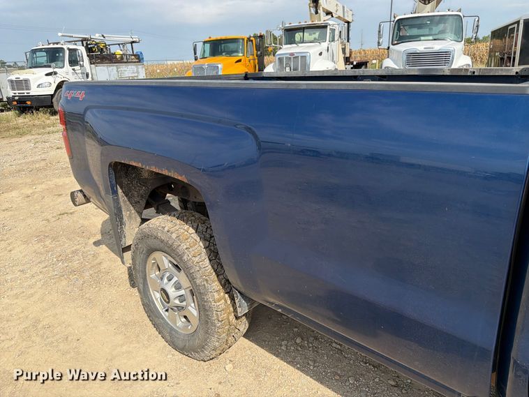 image for item FK3721 2017 Chevrolet Silverado 2500HD Ext. Cab pickup truck
