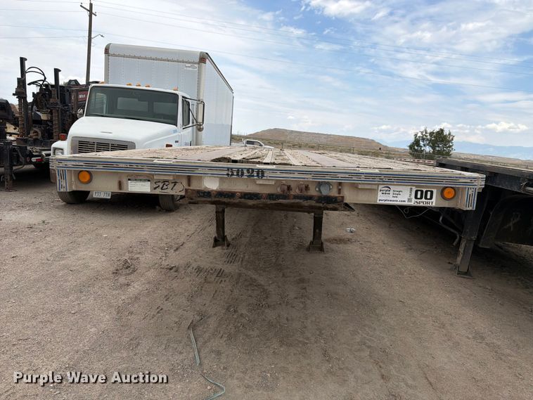image for item FK4588 1998 Reinke flatbed trailer