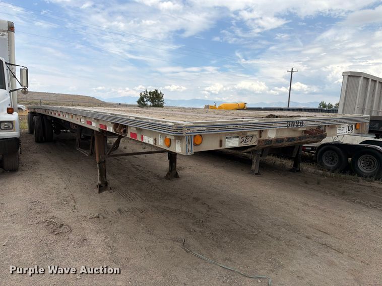 image for item FK4588 1998 Reinke flatbed trailer