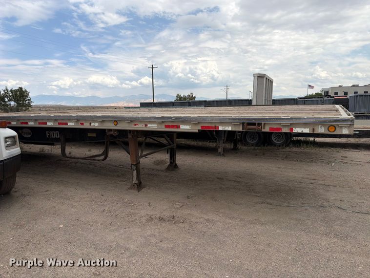 image for item FK4588 1998 Reinke flatbed trailer