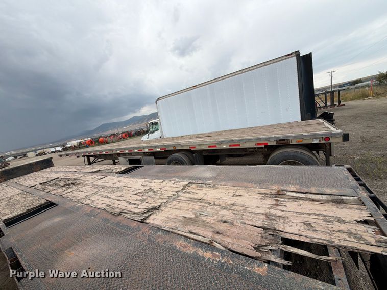 image for item FK4588 1998 Reinke flatbed trailer
