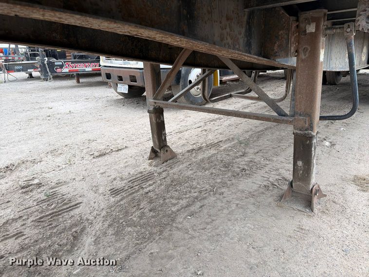 image for item FK4588 1998 Reinke flatbed trailer