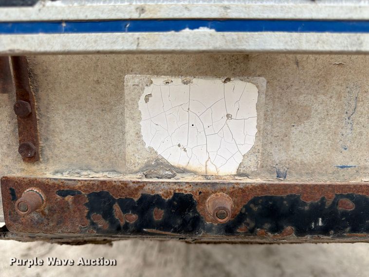 image for item FK4588 1998 Reinke flatbed trailer