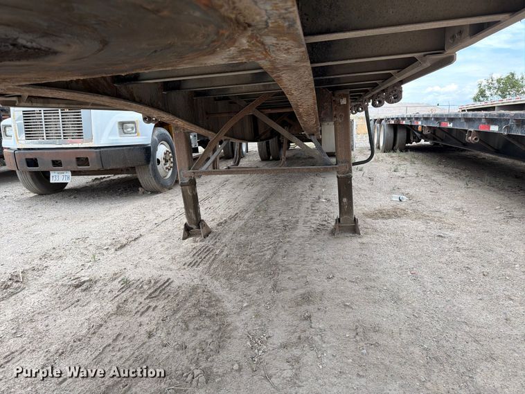 image for item FK4588 1998 Reinke flatbed trailer