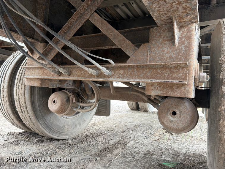 image for item FK4588 1998 Reinke flatbed trailer