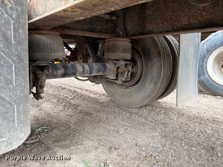image for item FK4588 1998 Reinke flatbed trailer