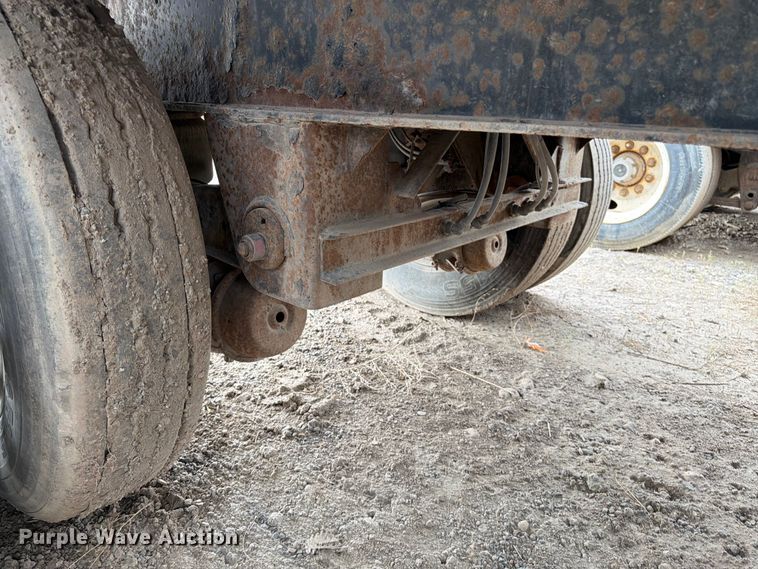 image for item FK4588 1998 Reinke flatbed trailer