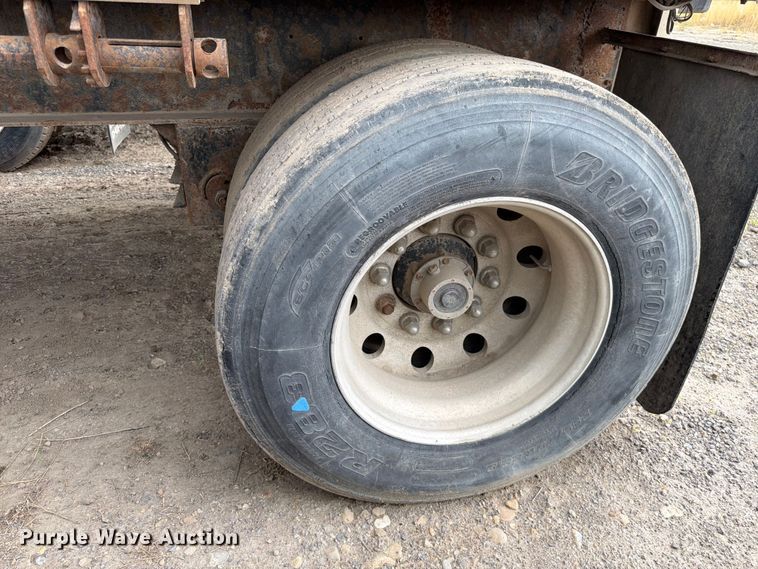 image for item FK4588 1998 Reinke flatbed trailer