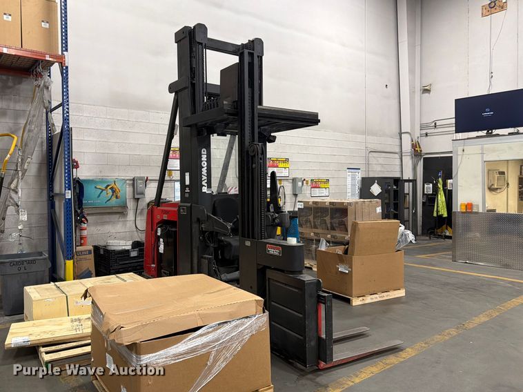 image for item FK4613 Raymond SA-CSR30T forklift