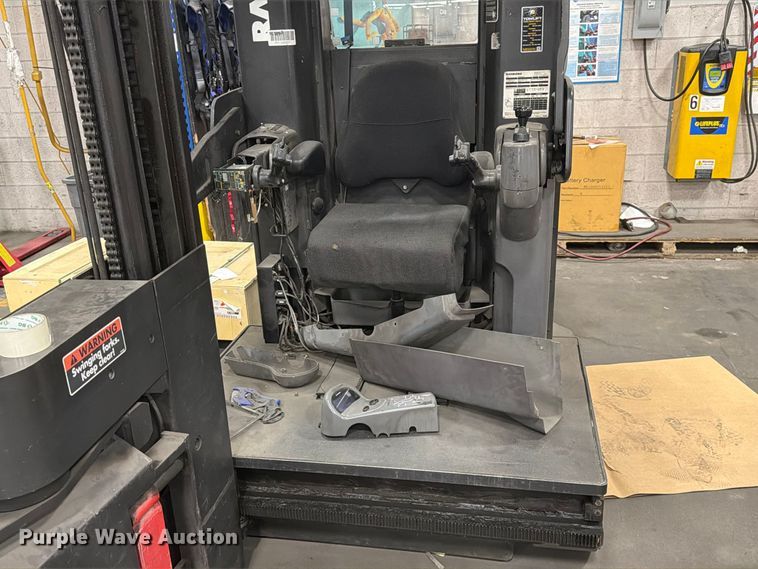image for item FK4613 Raymond SA-CSR30T forklift