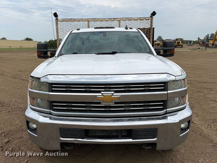 image for item FK5069 2015 Chevrolet Silverado 3500HD flatbed pickup truck