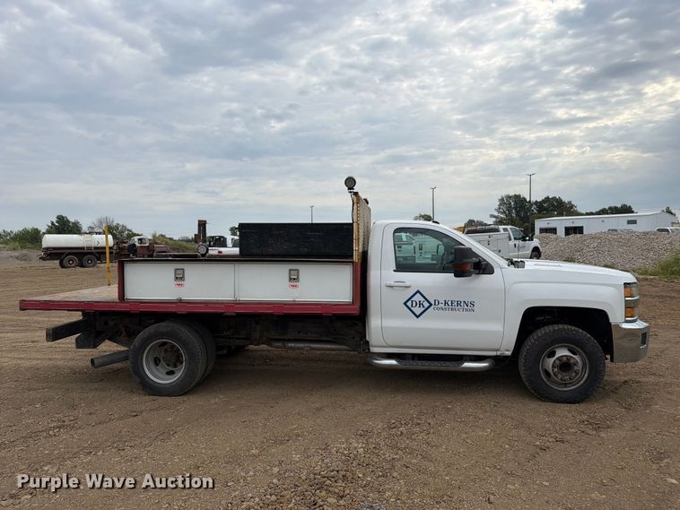 image for item FK5069 2015 Chevrolet Silverado 3500HD flatbed pickup truck